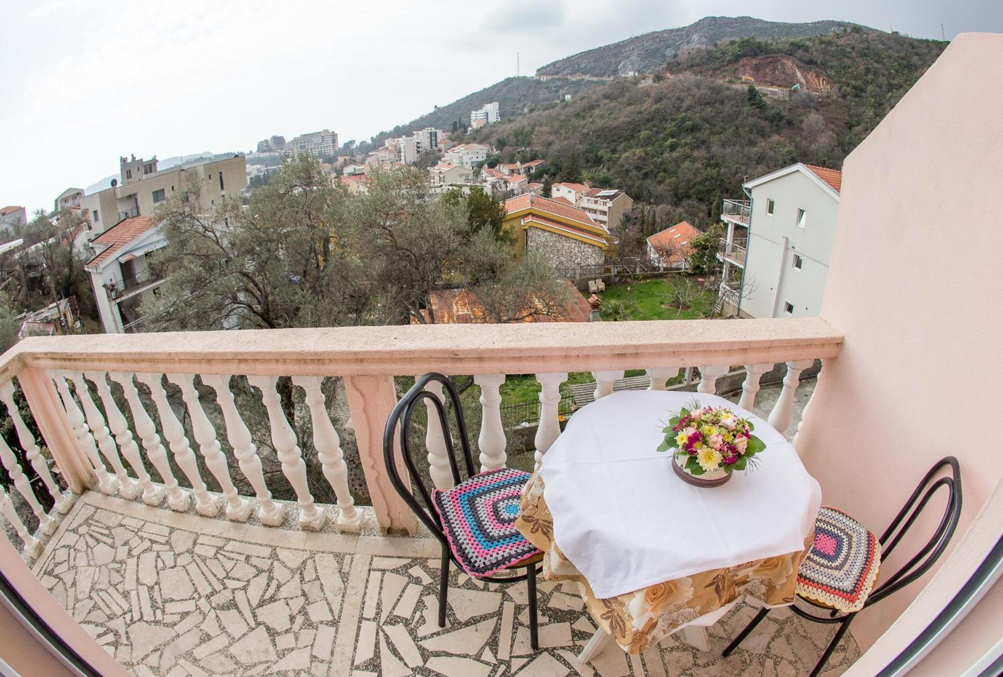 Guest House Almond Bečići Extérieur photo